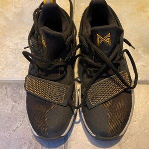 Nike boys basketball sneakers